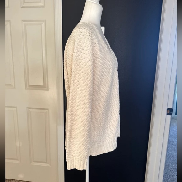Vintage Gap Textured Cream Button Down Cardigan
Size Large - Picture 6 of 12